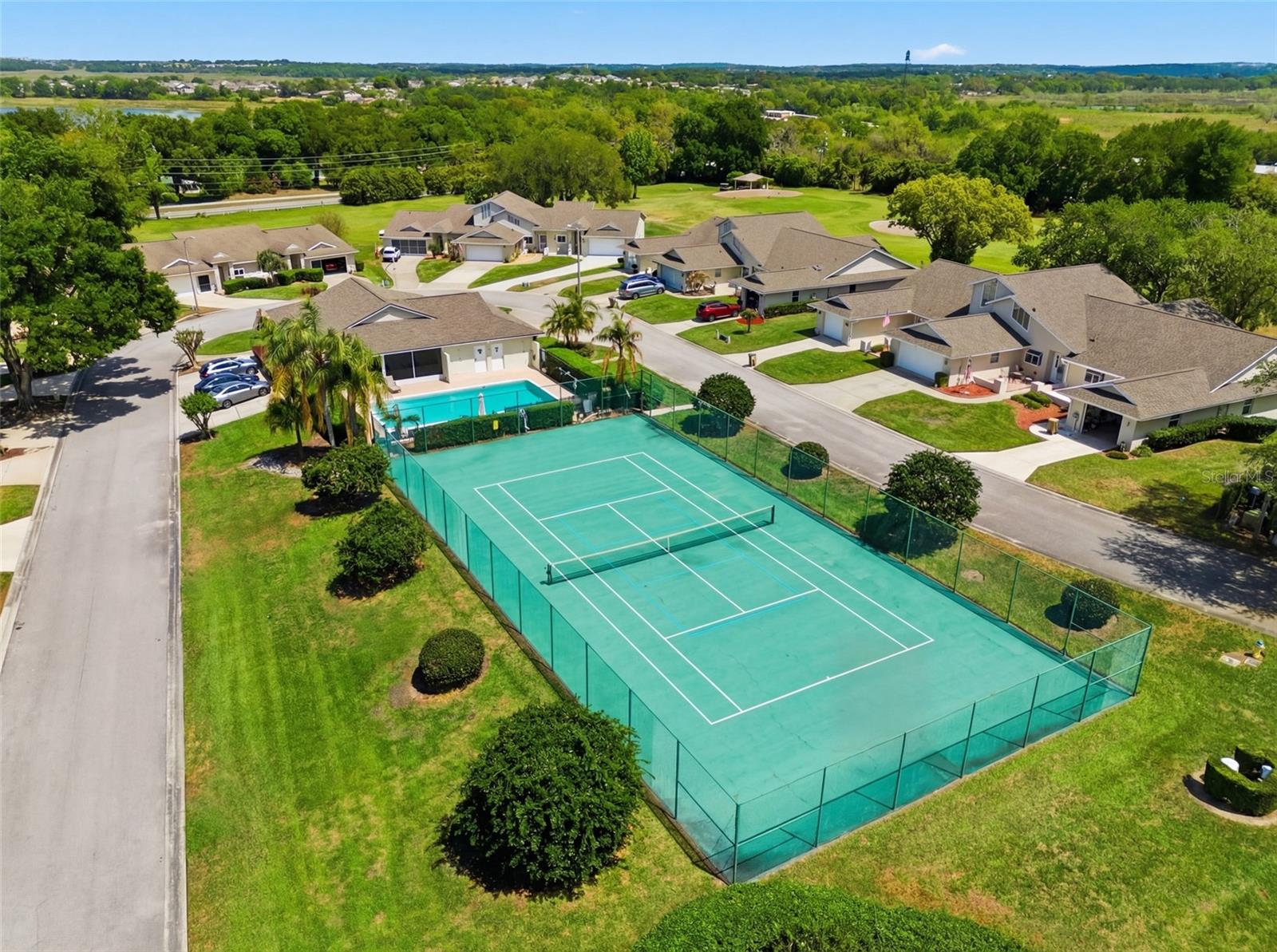 TOWNHOMES VILLAGE - Residential