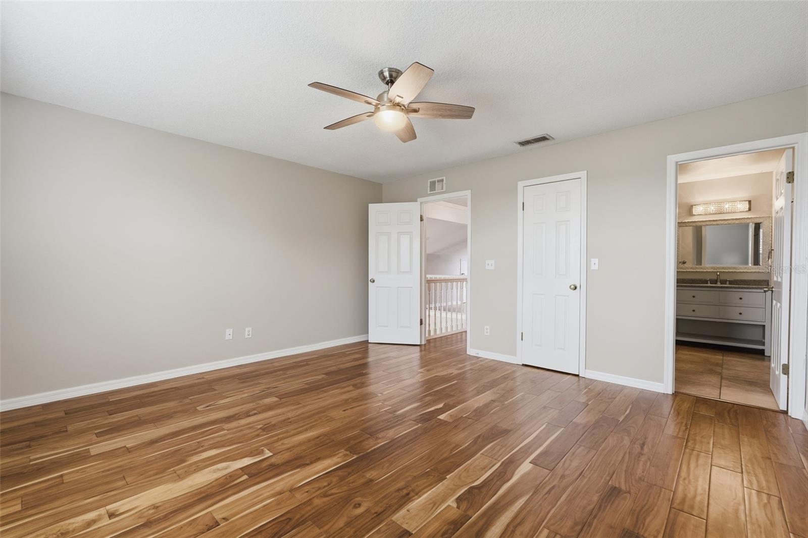 TOWNHOMES VILLAGE - Residential