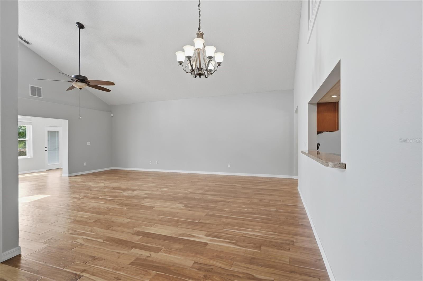 TOWNHOMES VILLAGE - Residential