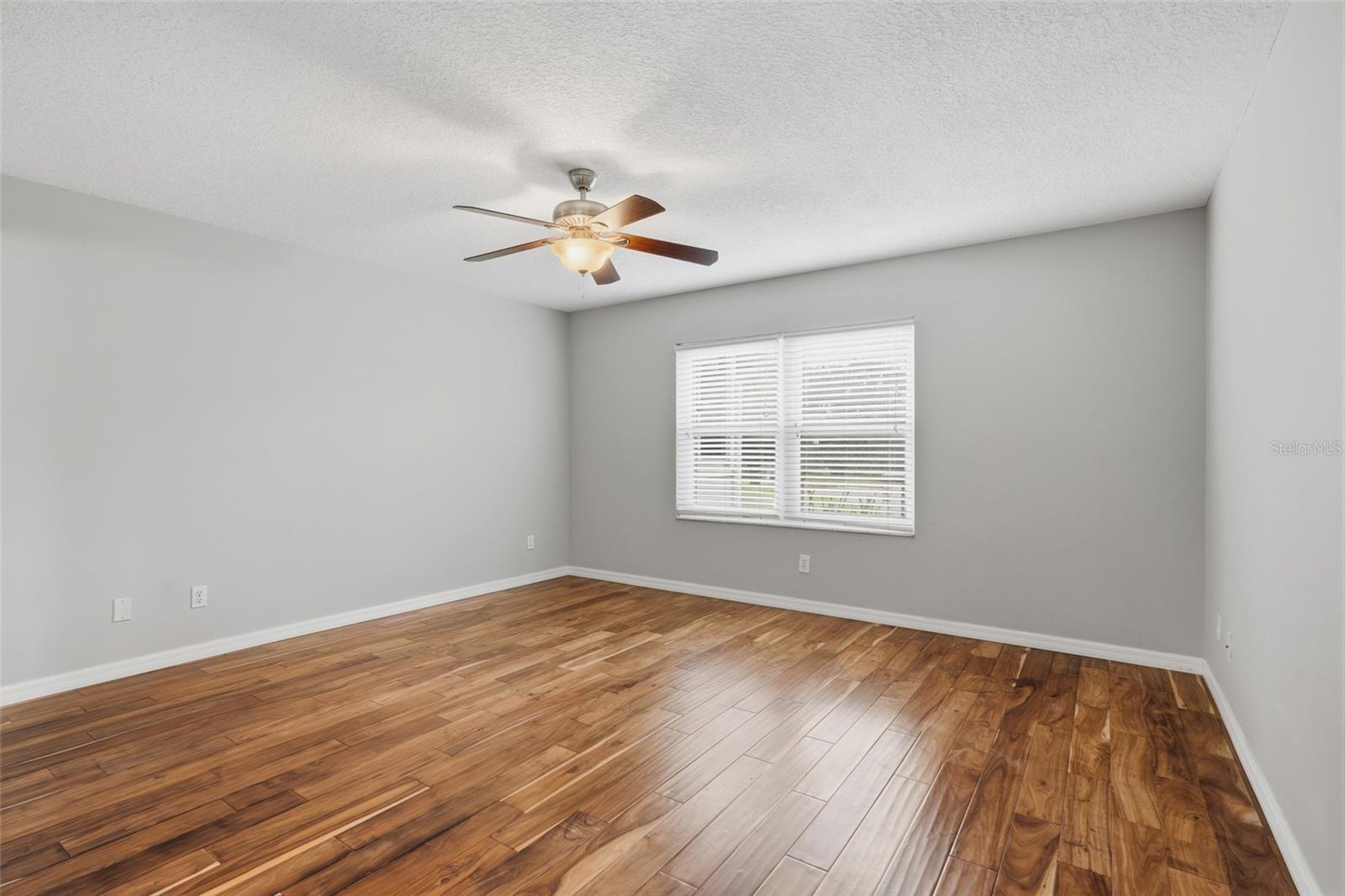 TOWNHOMES VILLAGE - Residential