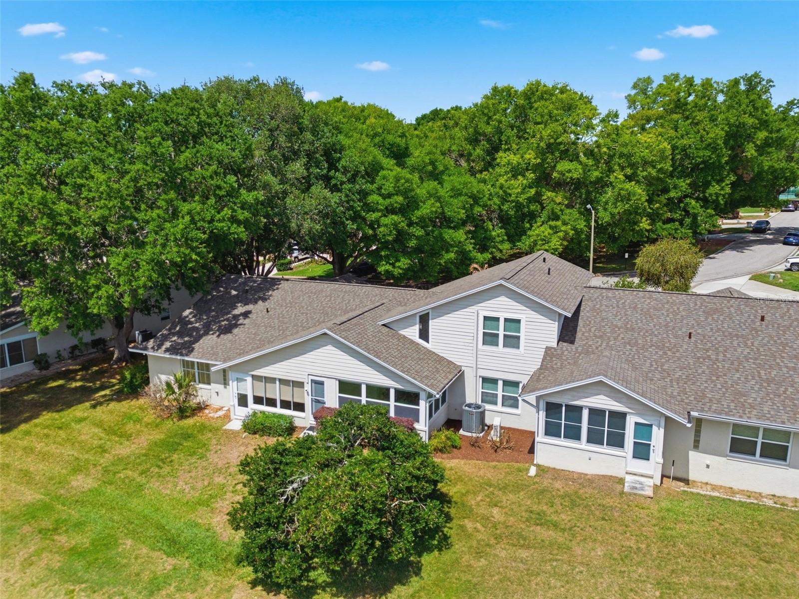 TOWNHOMES VILLAGE - Residential