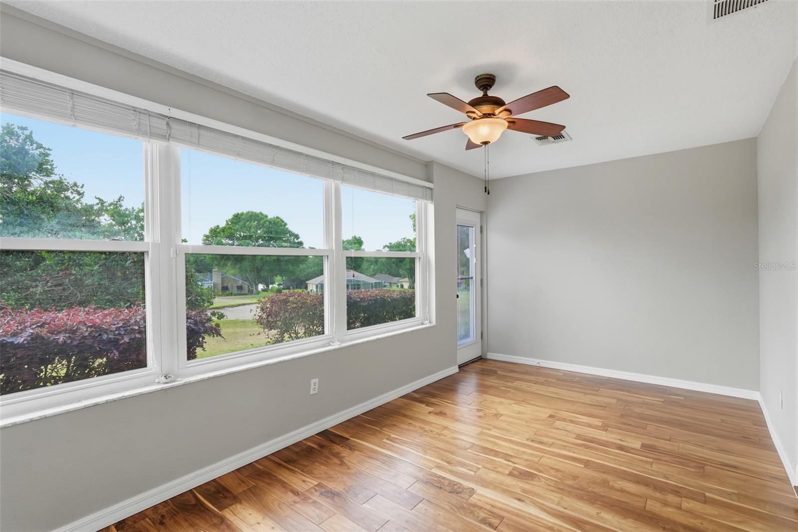 TOWNHOMES VILLAGE - Residential