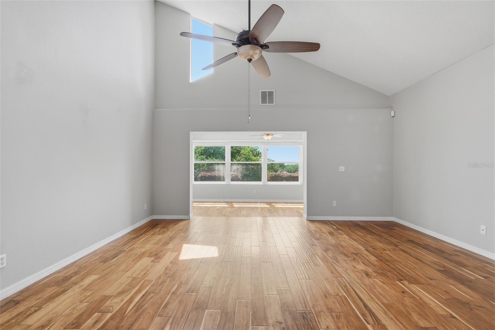 TOWNHOMES VILLAGE - Residential