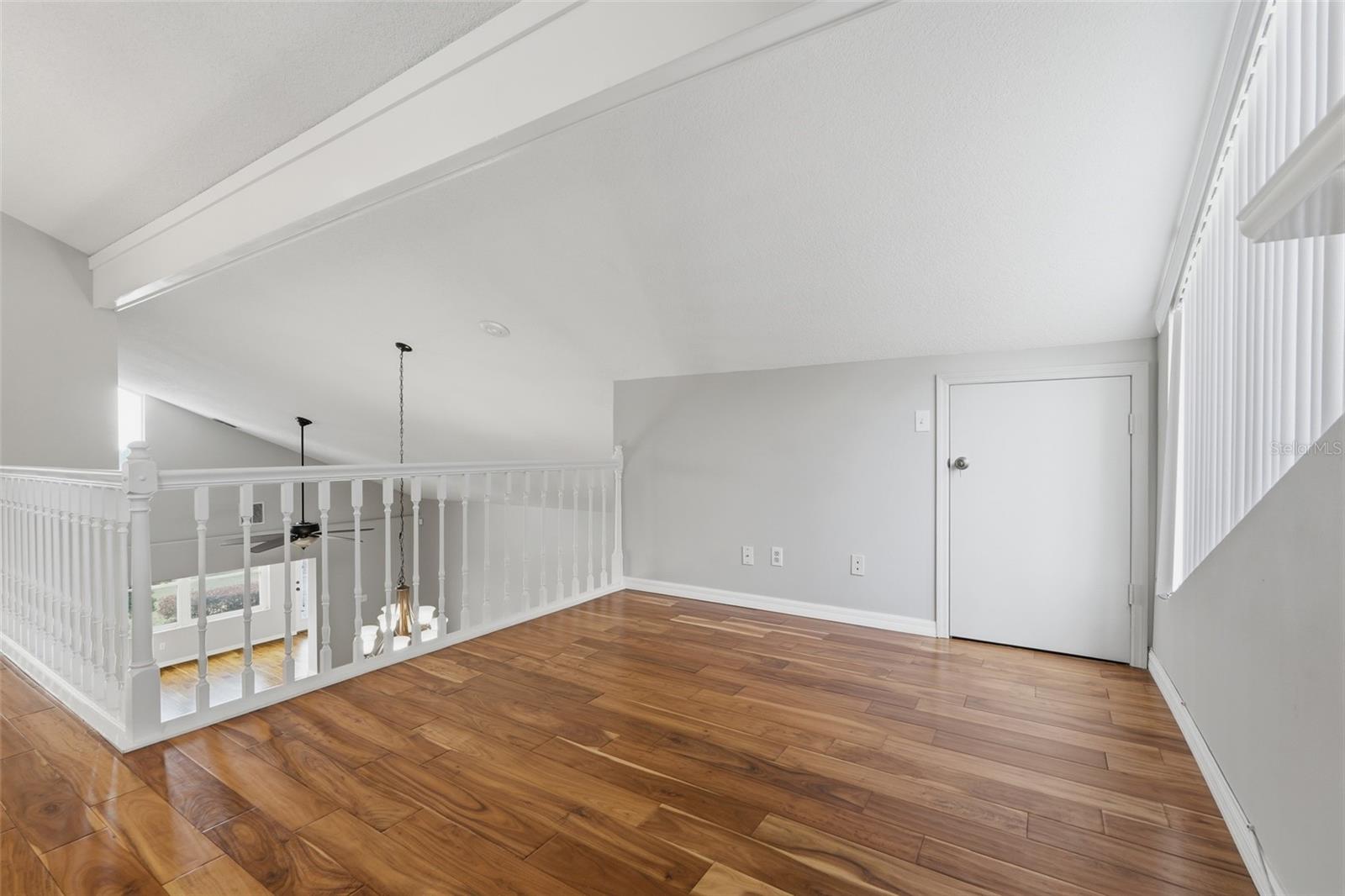 TOWNHOMES VILLAGE - Residential