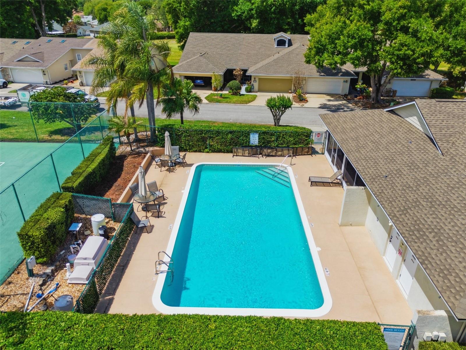 TOWNHOMES VILLAGE - Residential