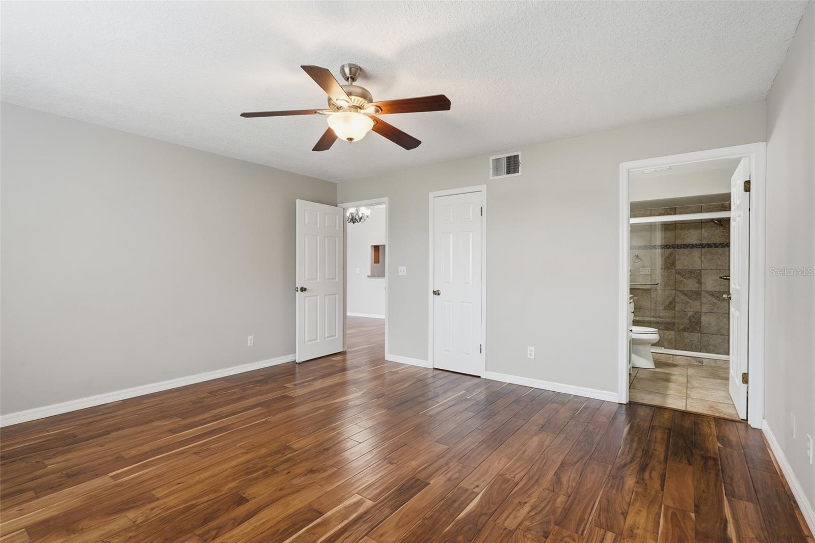 TOWNHOMES VILLAGE - Residential