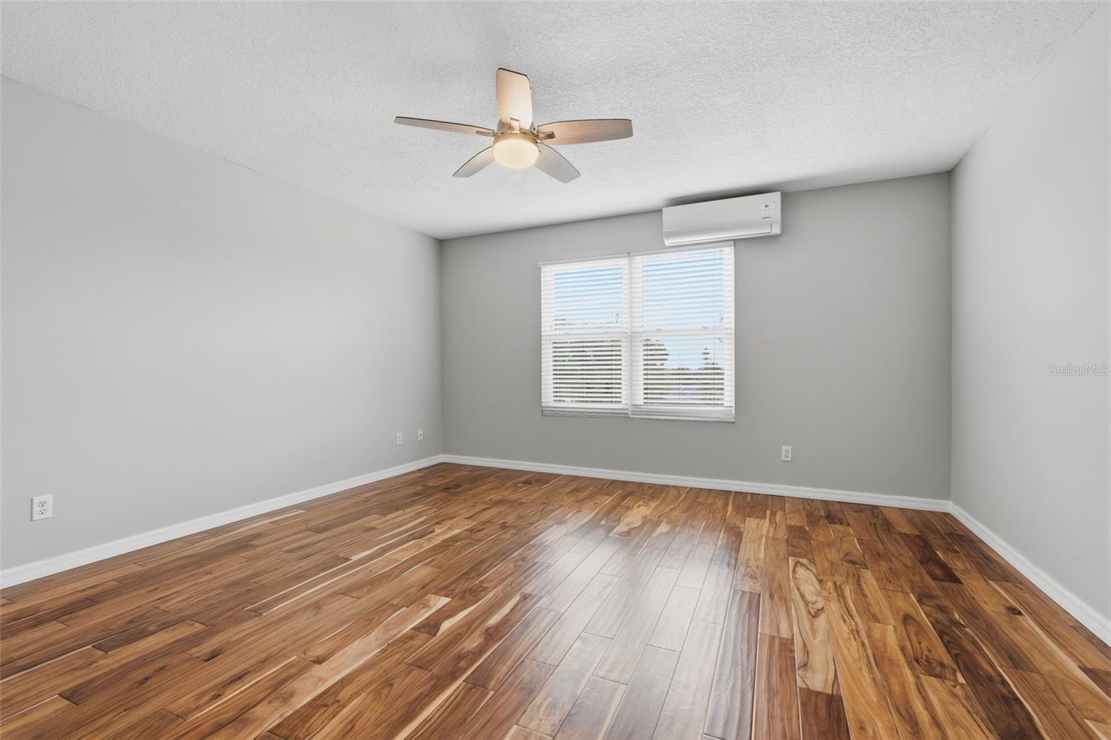 TOWNHOMES VILLAGE - Residential