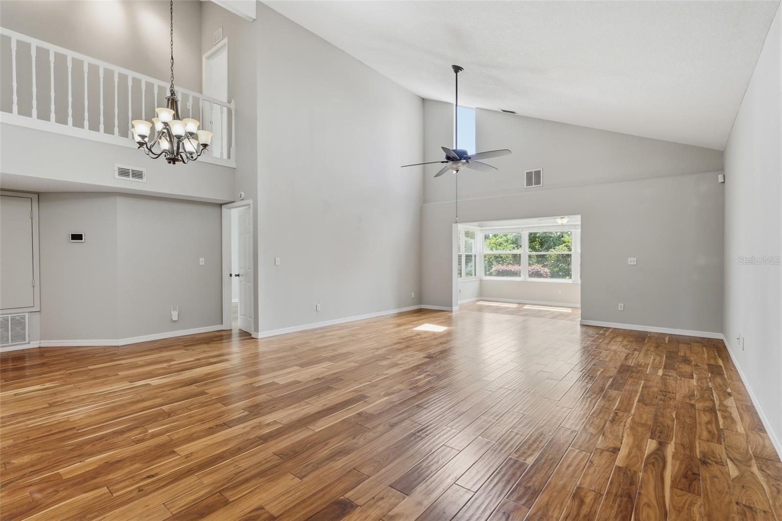 TOWNHOMES VILLAGE - Residential