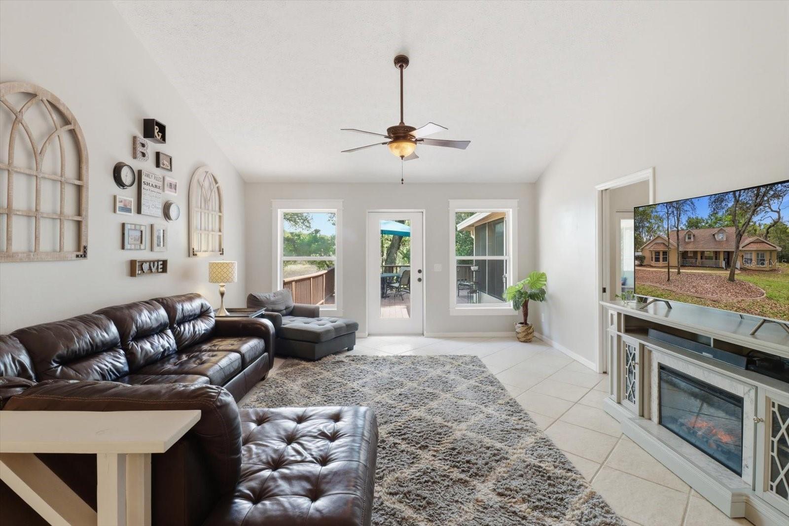 LOCHVERNESS PH 02 - Residential