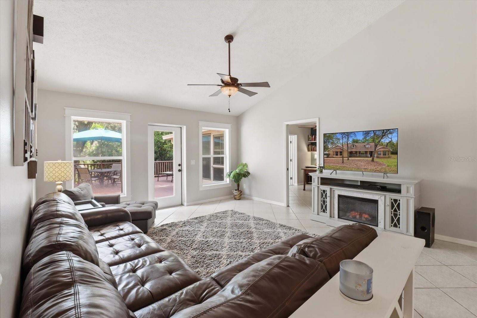 LOCHVERNESS PH 02 - Residential