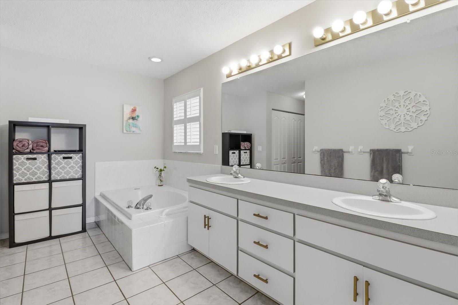 LOCHVERNESS PH 02 - Residential