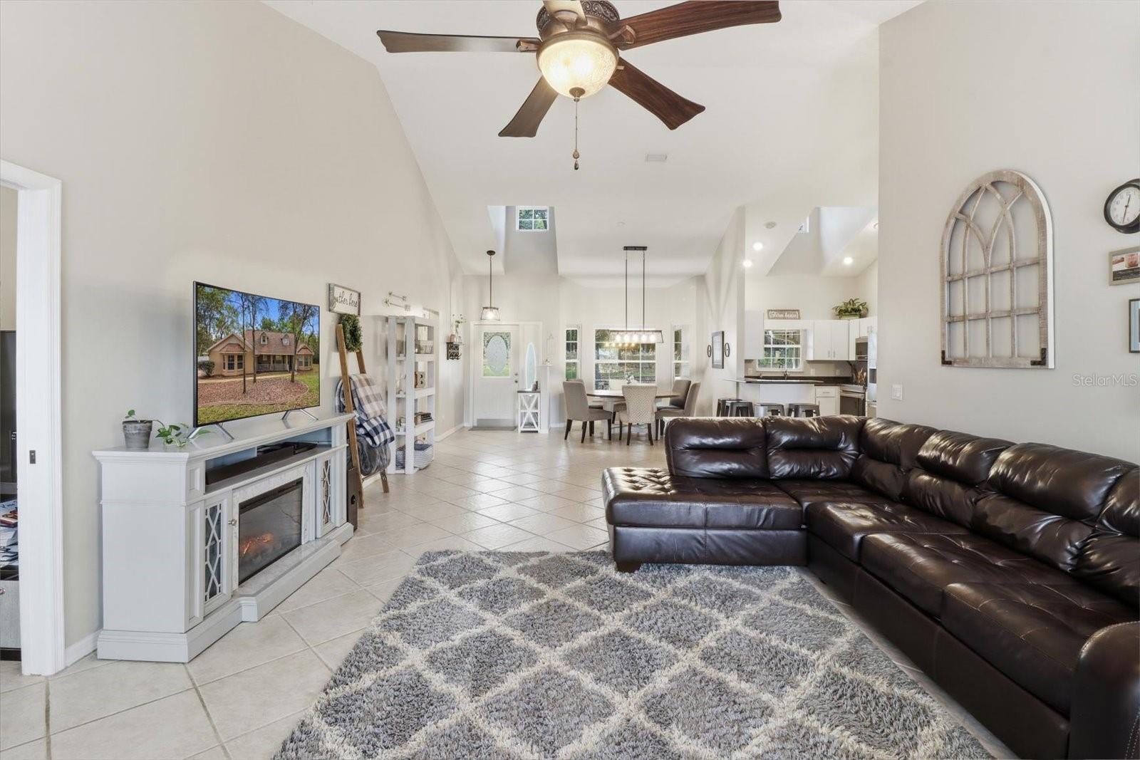 LOCHVERNESS PH 02 - Residential