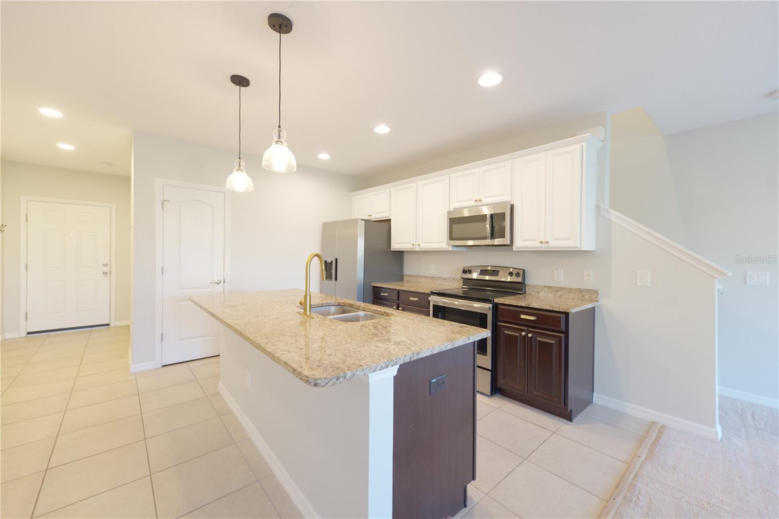 600 NORTHERN WAY 906