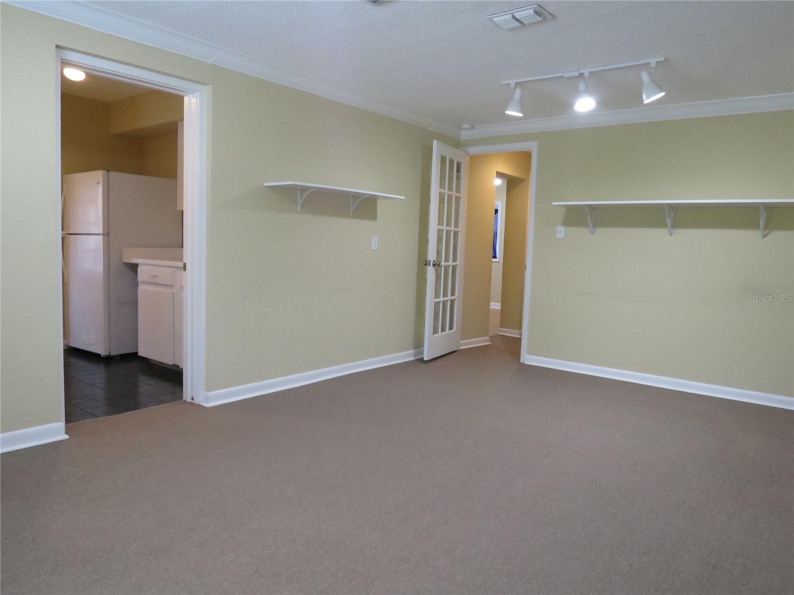 ALOMA - Commercial Sale