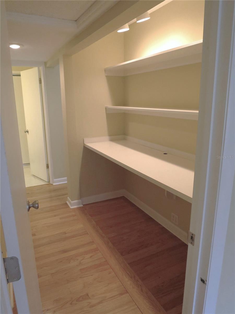 ALOMA - Commercial Sale