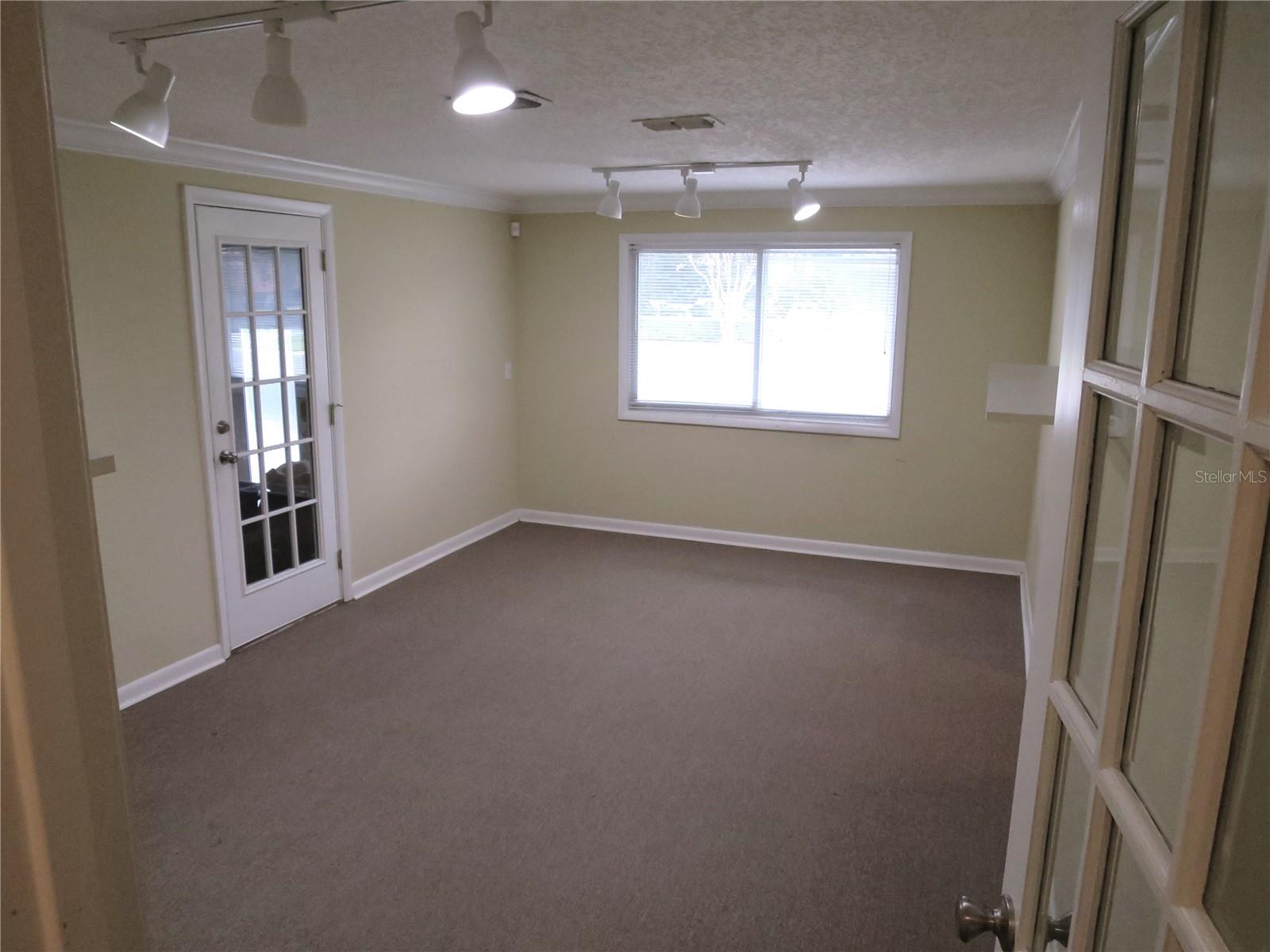 ALOMA - Commercial Sale