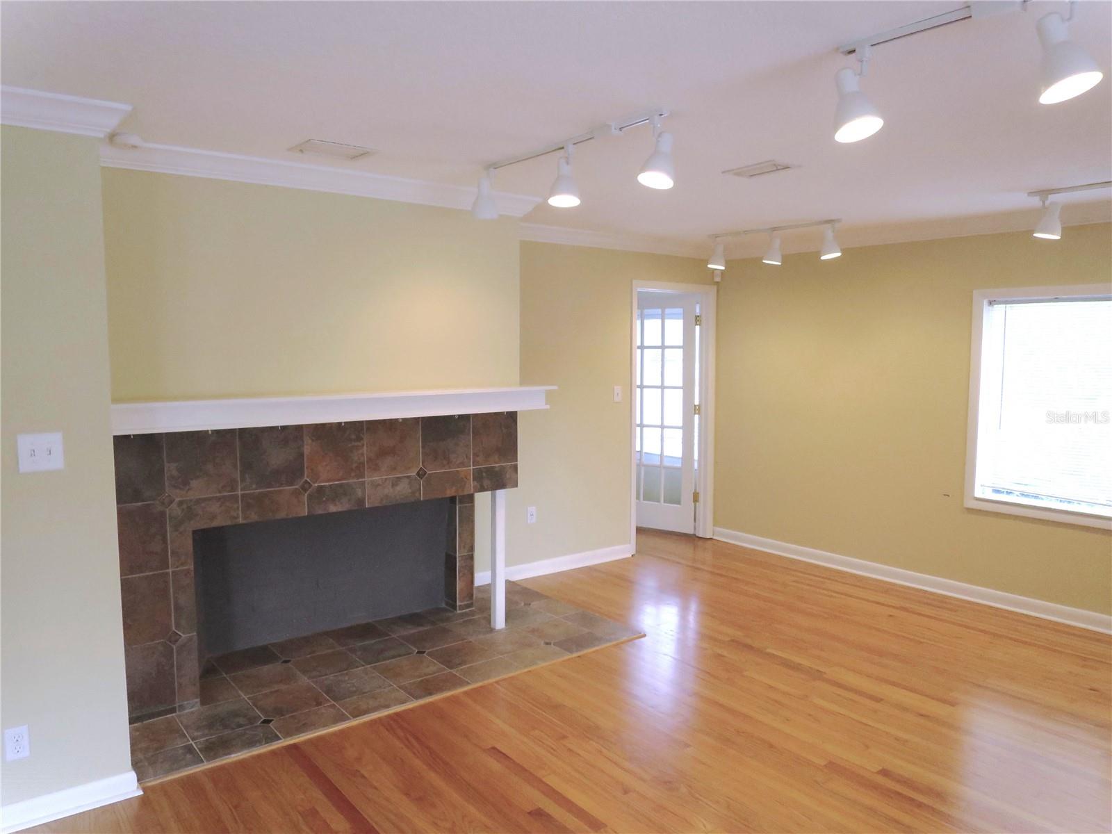 ALOMA - Commercial Sale