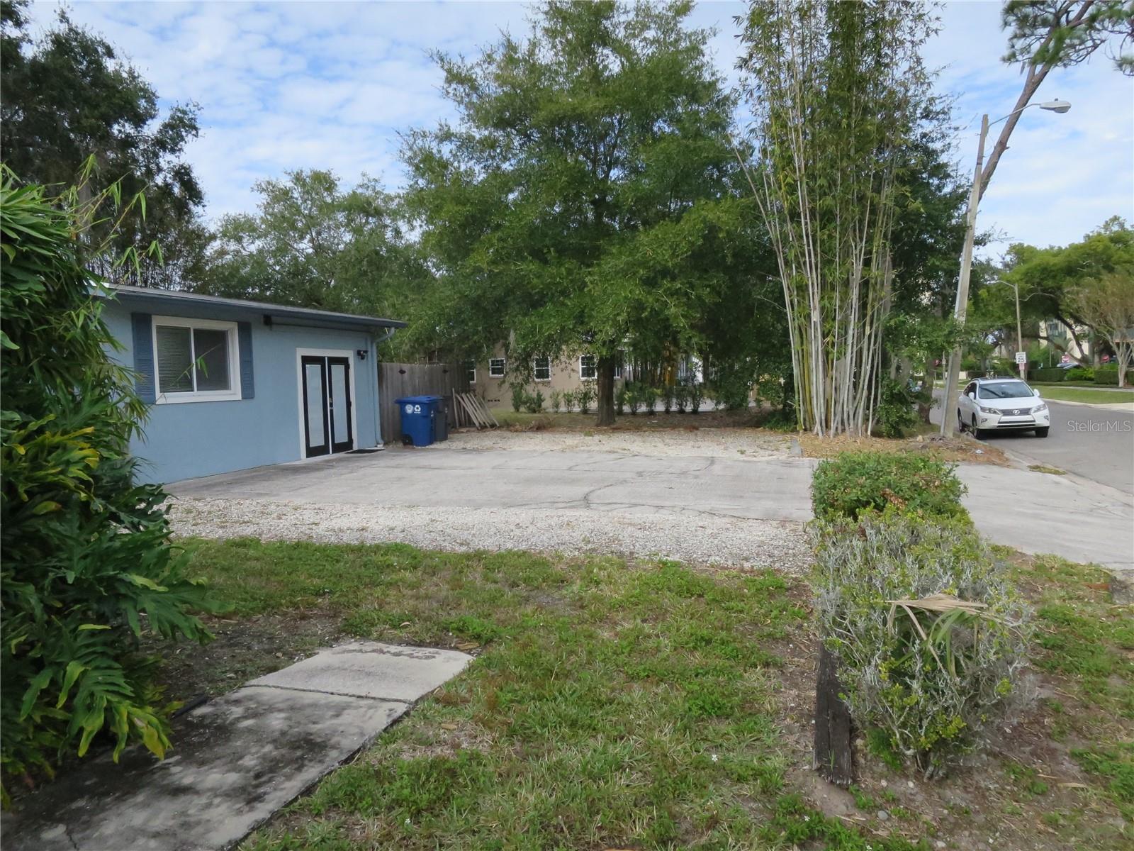 ALOMA - Commercial Sale