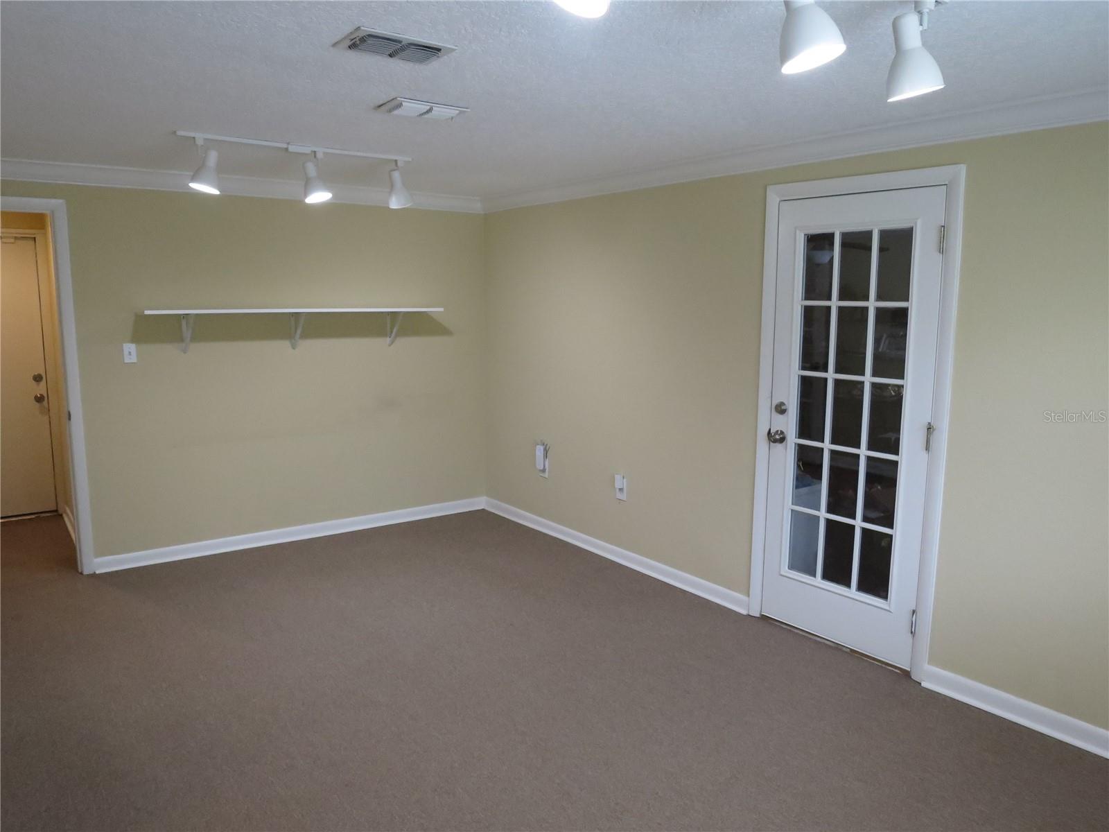 ALOMA - Commercial Sale