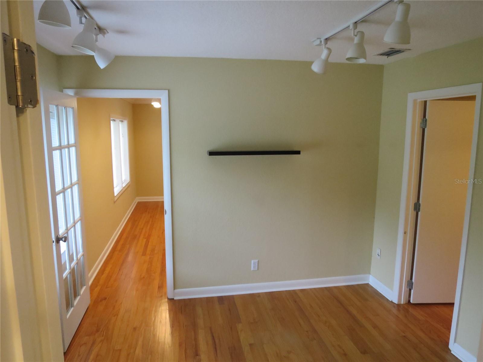 ALOMA - Commercial Sale