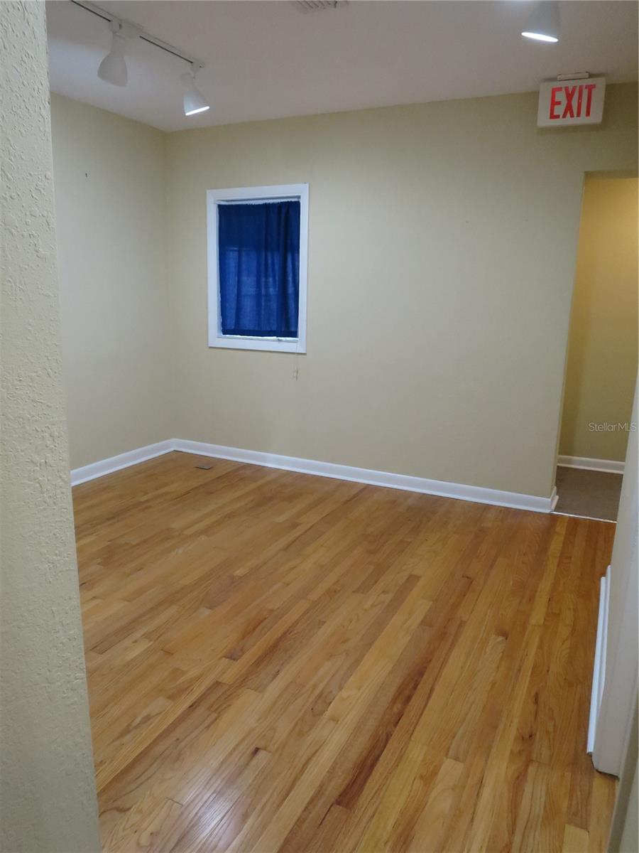 ALOMA - Commercial Sale