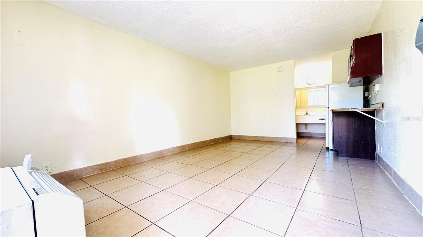 SANDLAKE COURTYARDS CONDO 5901/3515 - Residential Lease