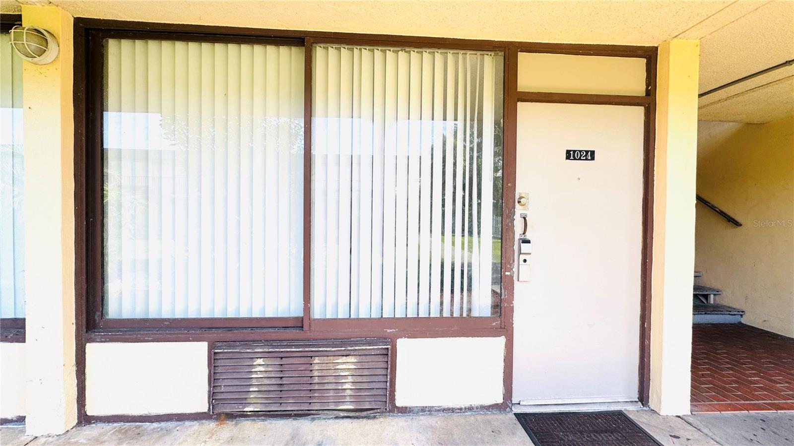 SANDLAKE COURTYARDS CONDO 5901/3515 - Residential Lease
