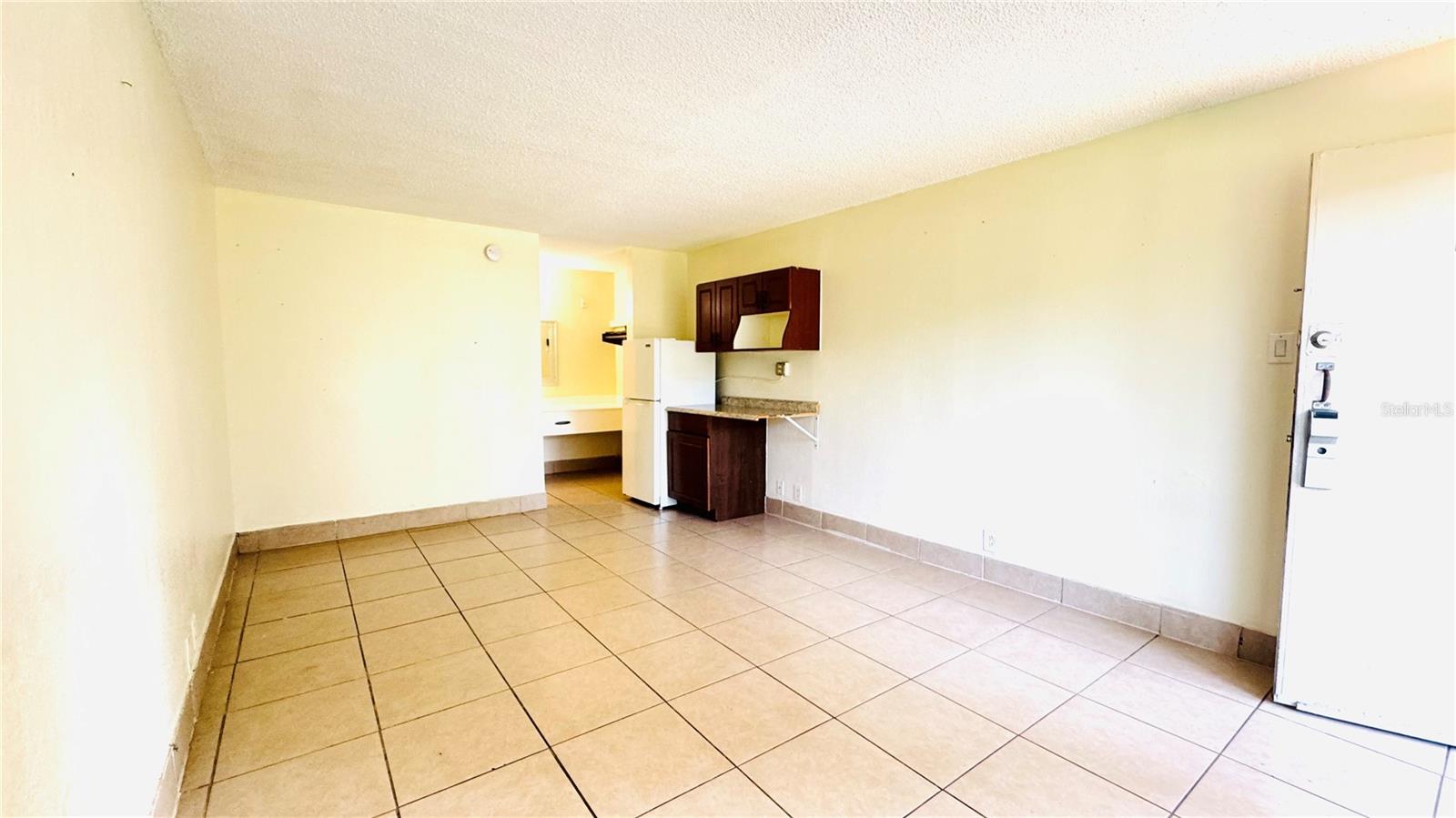 SANDLAKE COURTYARDS CONDO 5901/3515 - Residential Lease