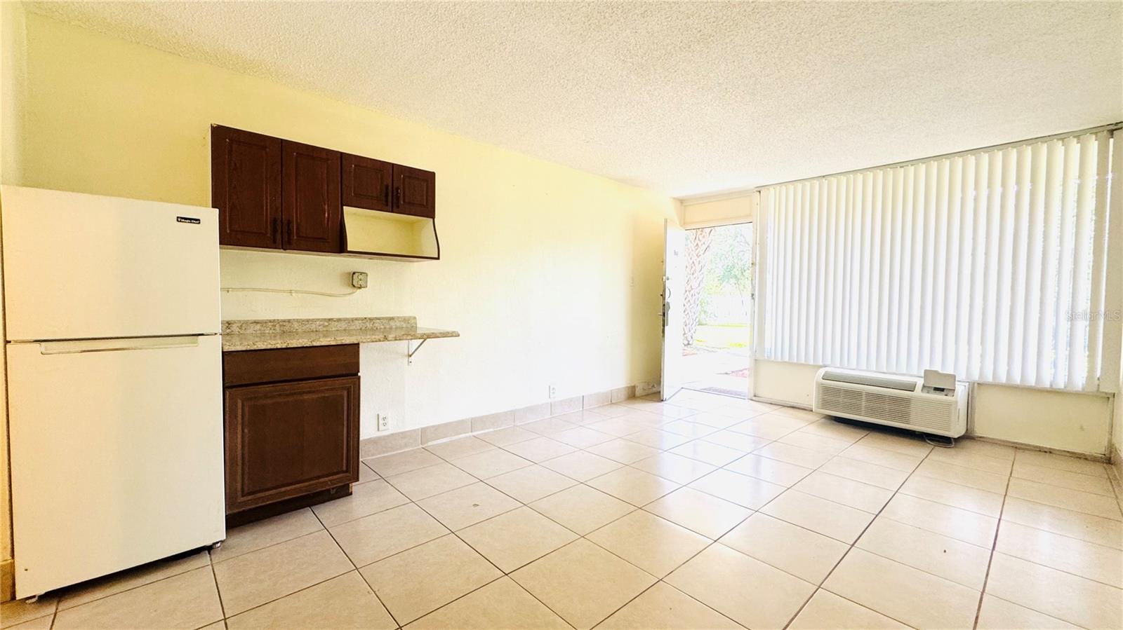 SANDLAKE COURTYARDS CONDO 5901/3515 - Residential Lease