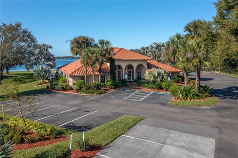 A home in WINTER HAVEN