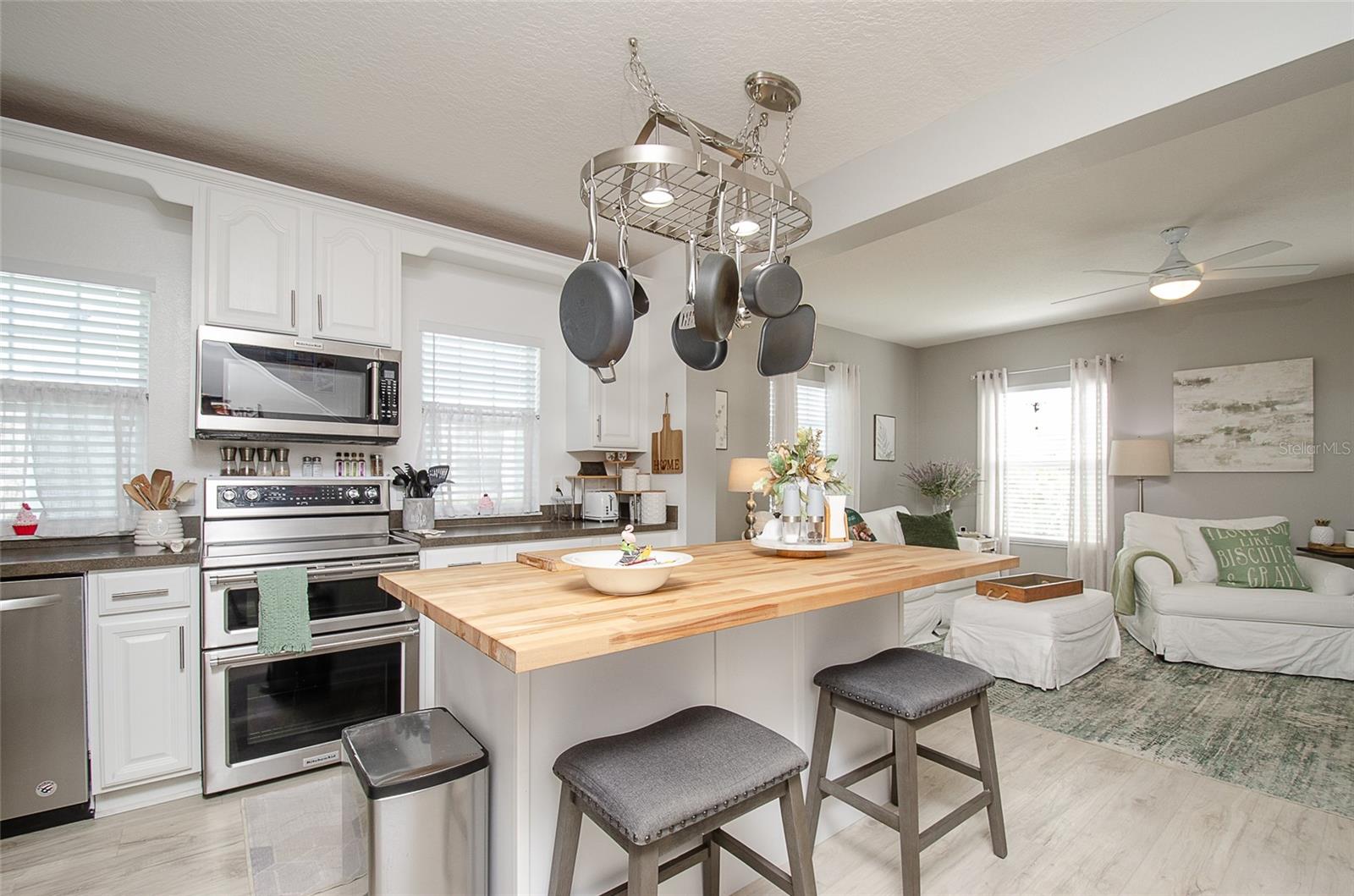 CELEBRATION ROSEVILLE CORNER - Residential