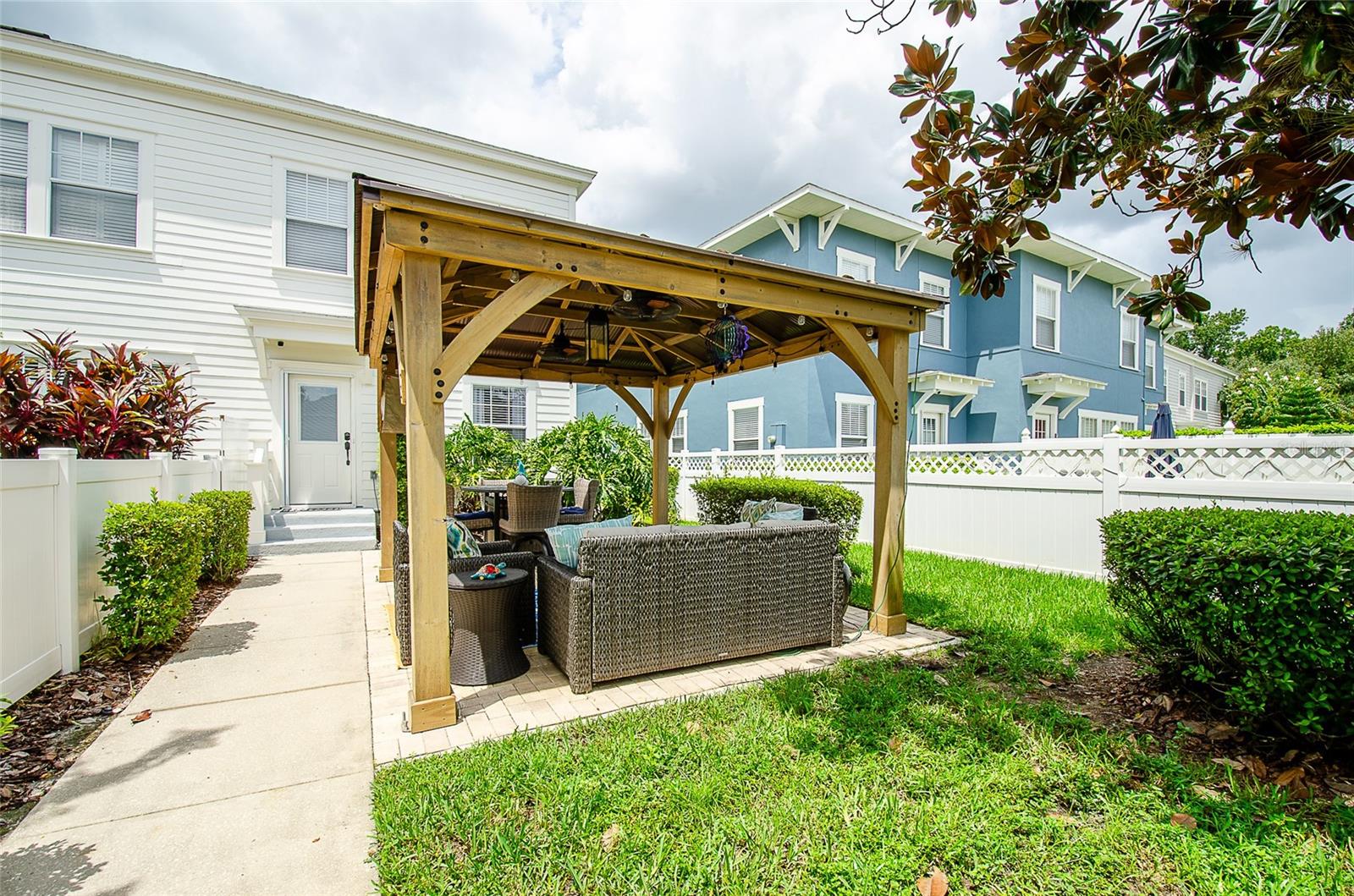 CELEBRATION ROSEVILLE CORNER - Residential