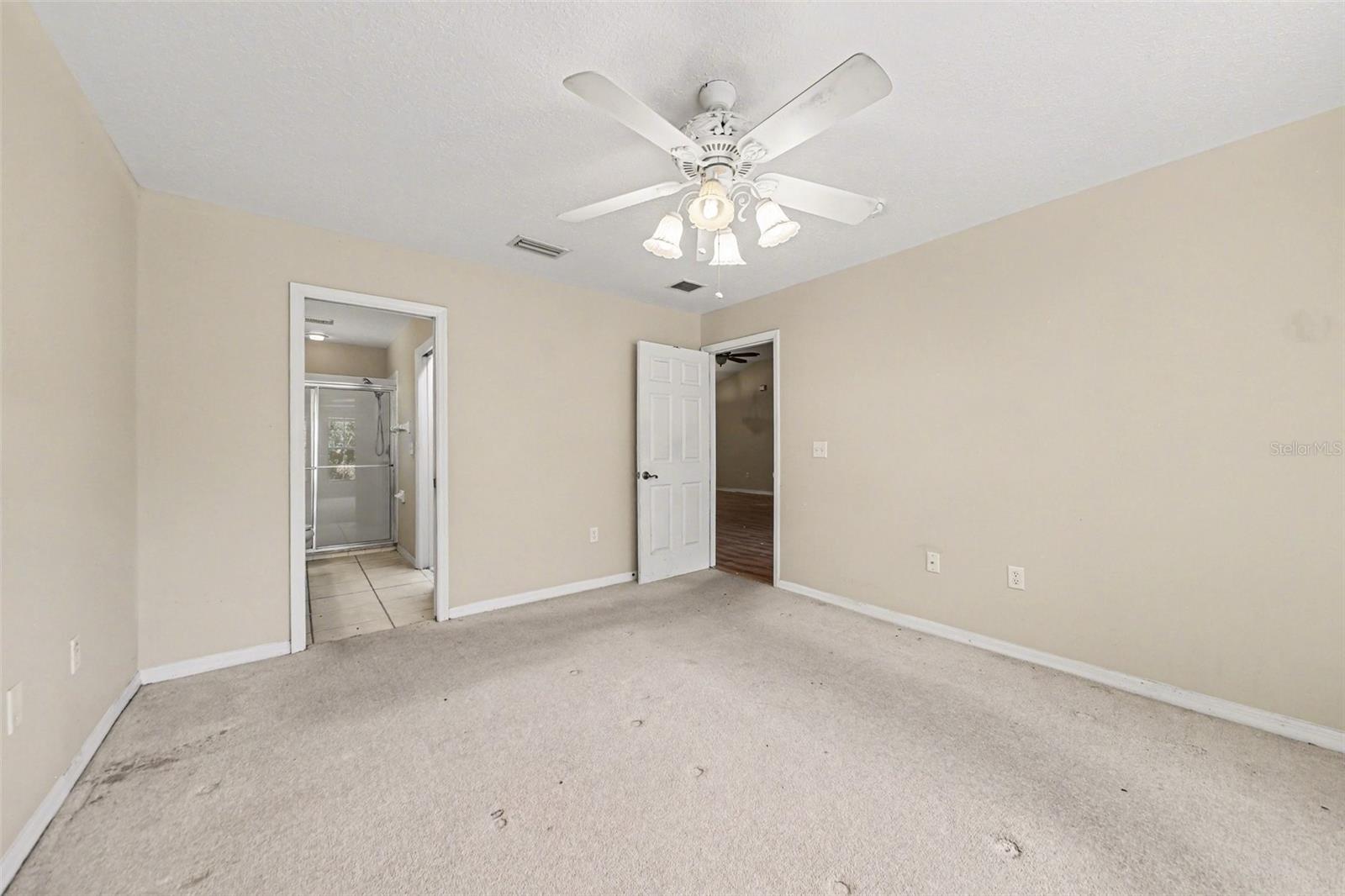 TAVARES GROVES AT BAYTREE PH 02 LT 71 PB - Residential