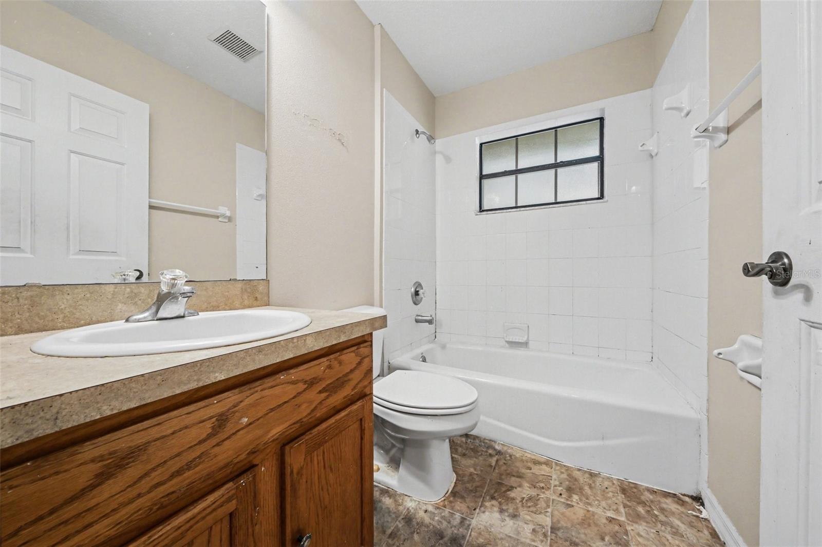 TAVARES GROVES AT BAYTREE PH 02 LT 71 PB - Residential