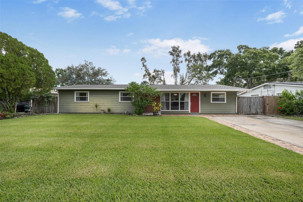 Photo of 3705 W Tyson Avenue, Tampa, FL 33611 (MLS # TB8554139)