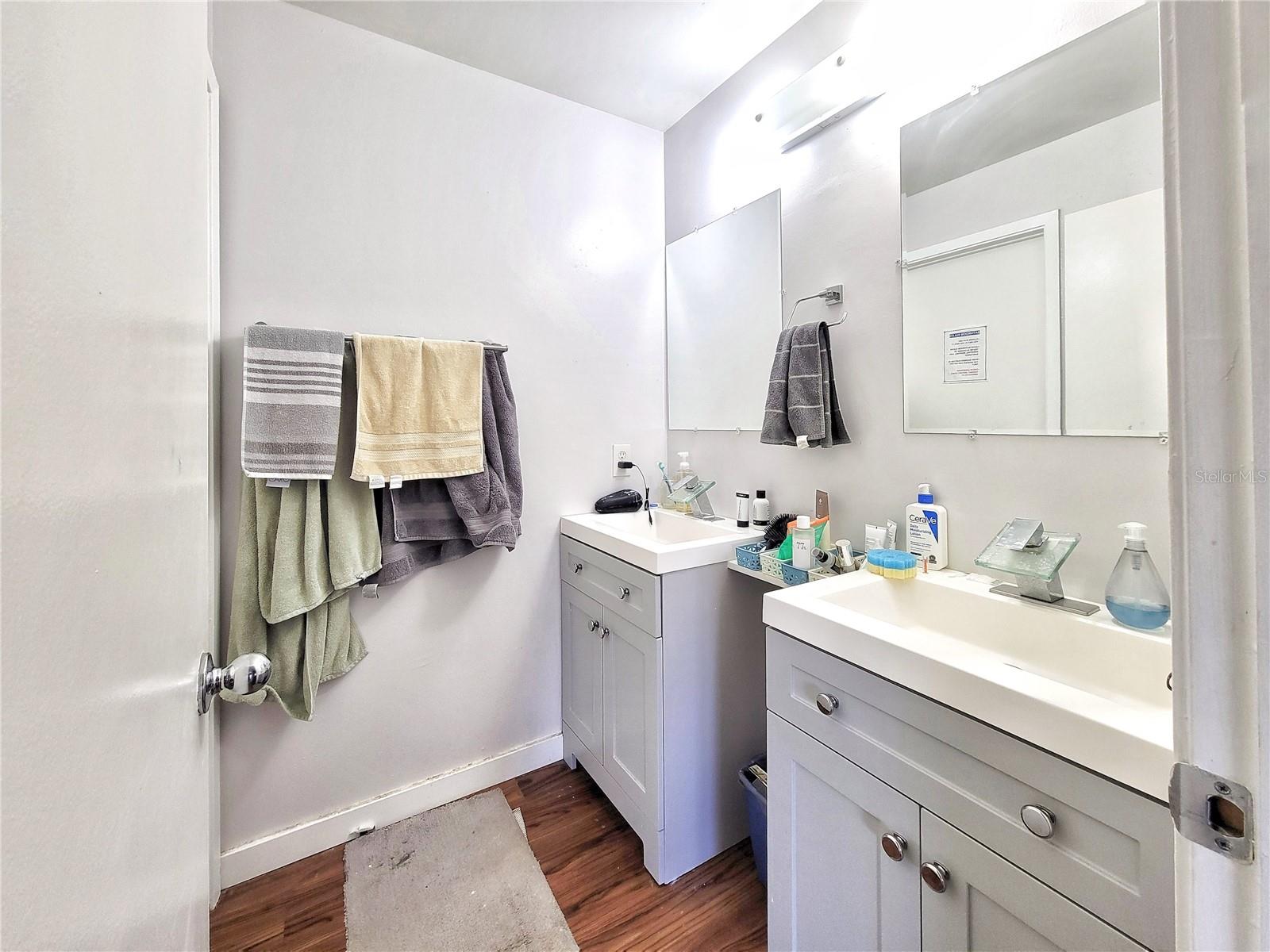 UNIVERSITY COMMONS - Residential