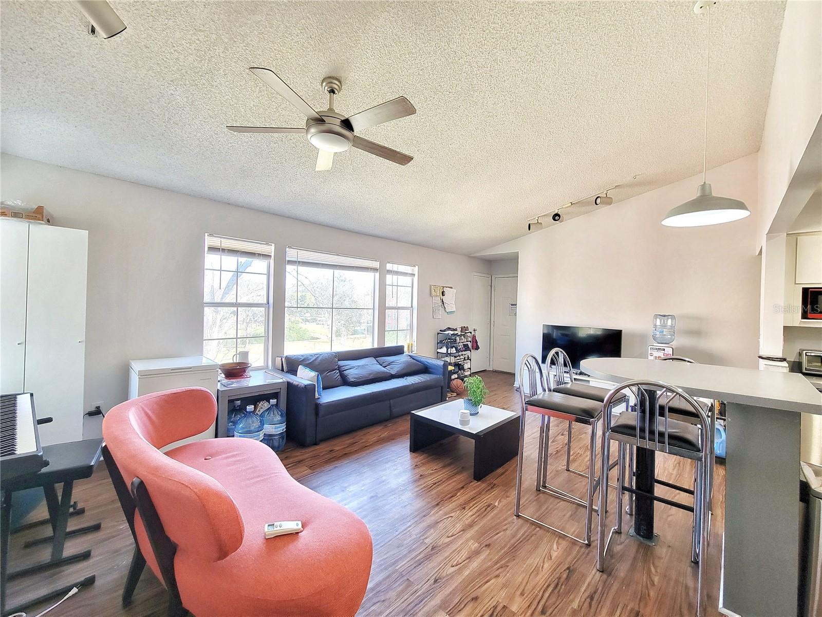 UNIVERSITY COMMONS - Residential