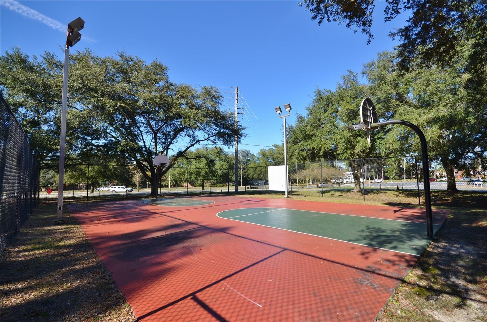 UNIVERSITY COMMONS - Residential