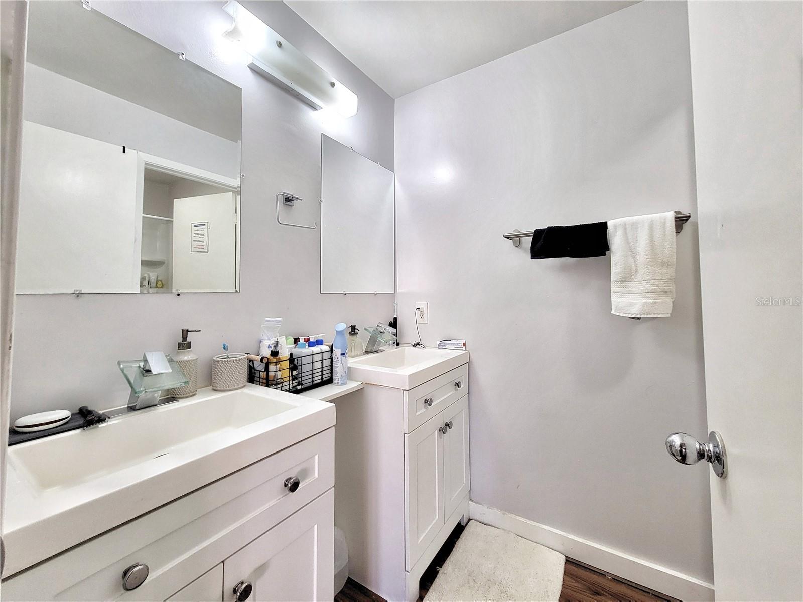 UNIVERSITY COMMONS - Residential