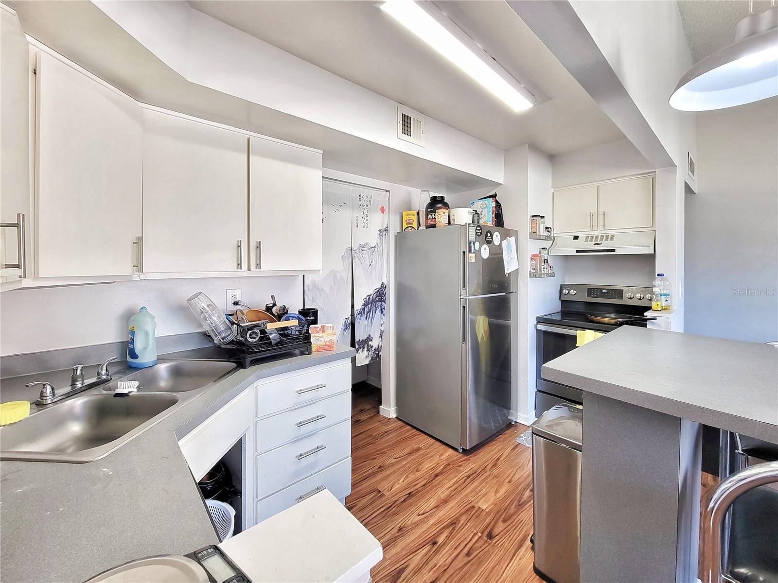 UNIVERSITY COMMONS - Residential