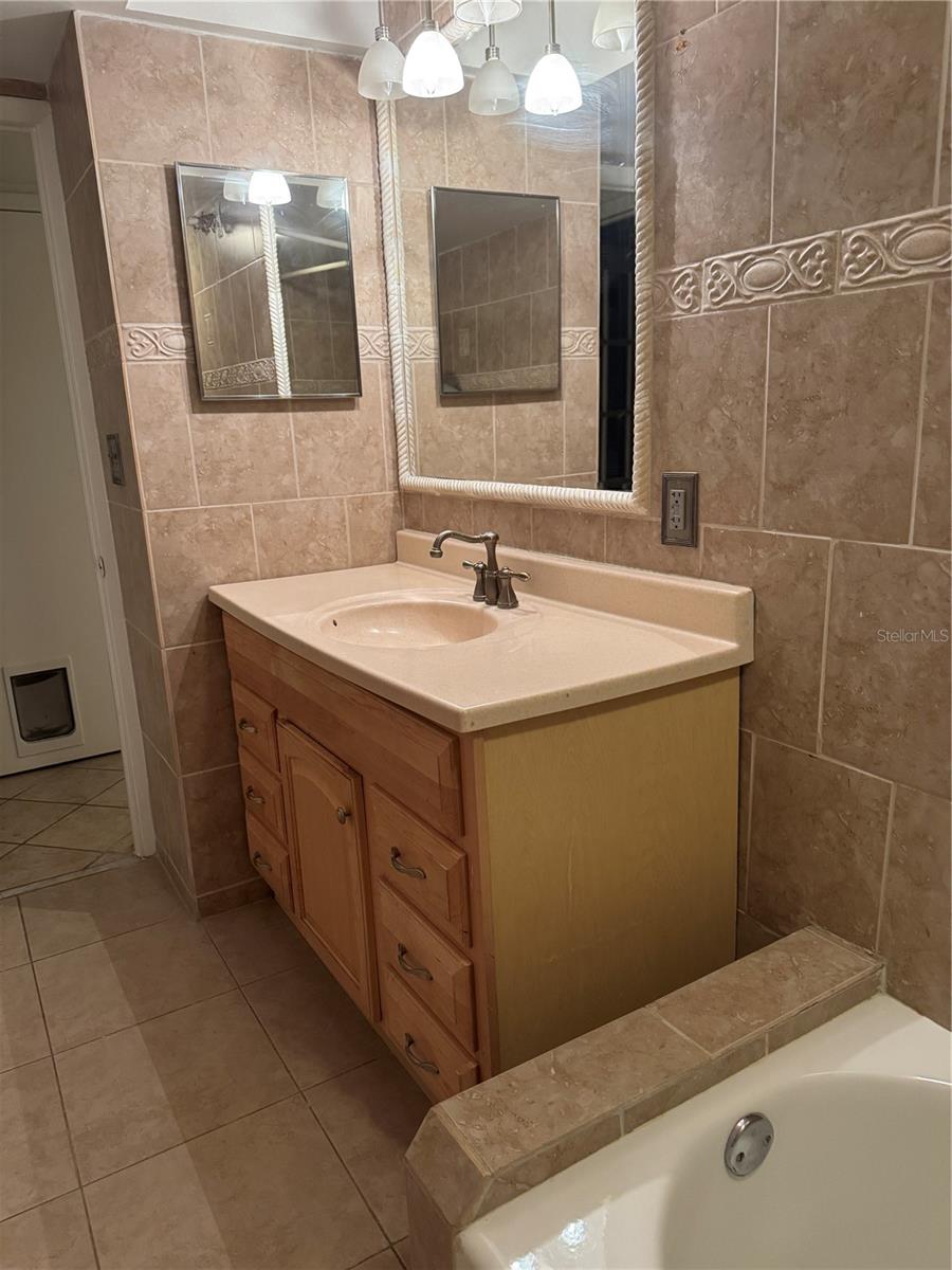 TOWNVIEW CONDO - Residential Lease