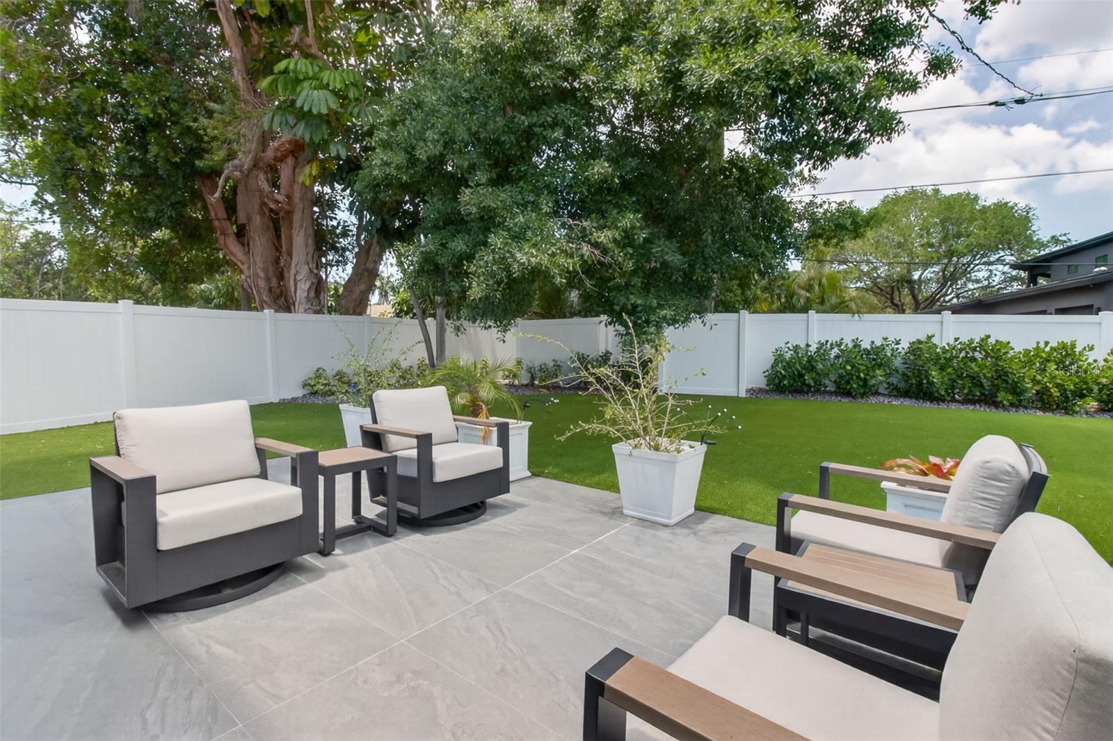 BELLEAIR ESTATES - Residential