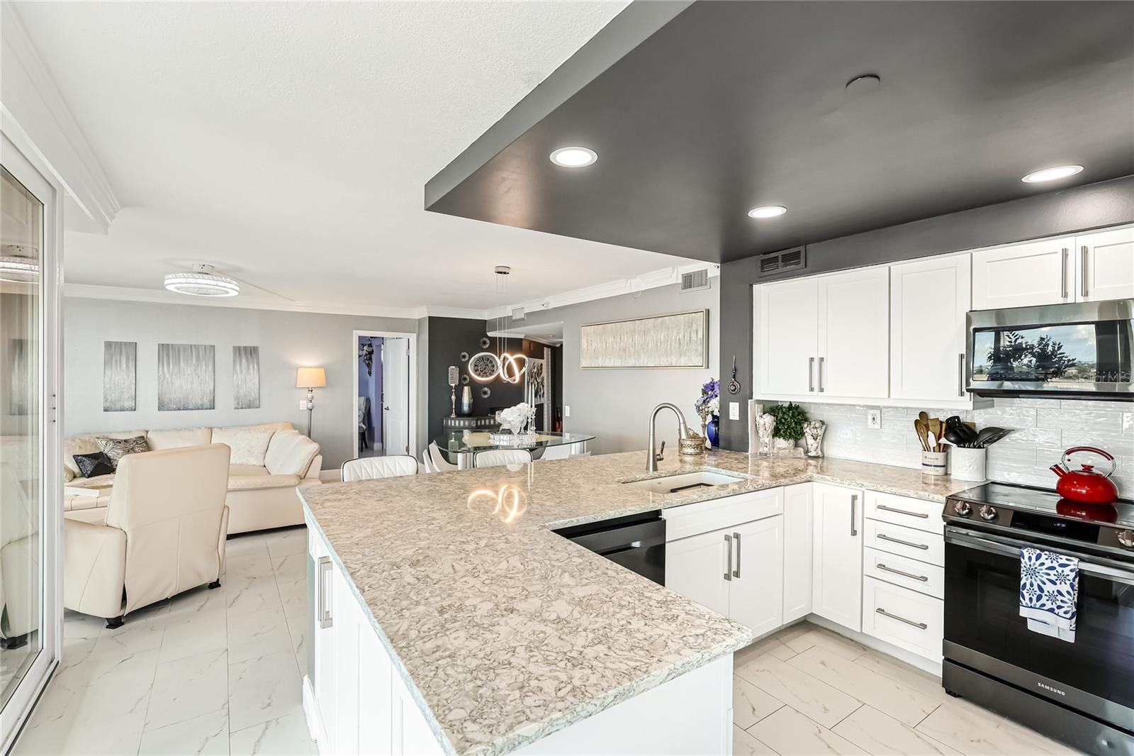 CASA DEL MAR CONDO IV - Residential