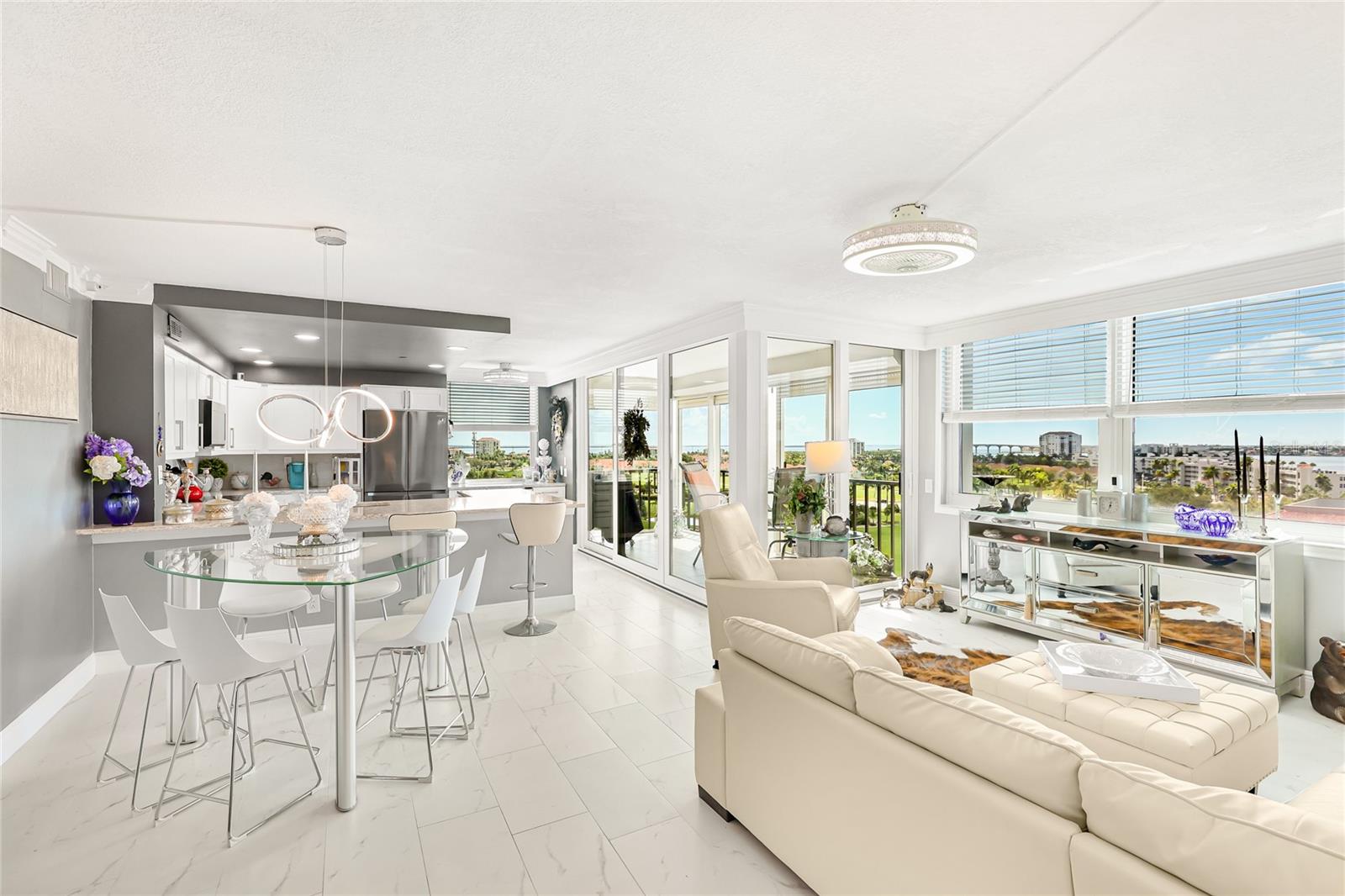 CASA DEL MAR CONDO IV - Residential