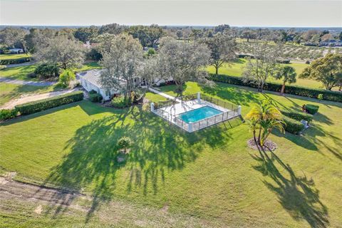 A home in LAKE WALES