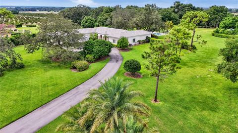 A home in LAKE WALES