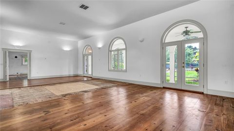 A home in LAKE WALES