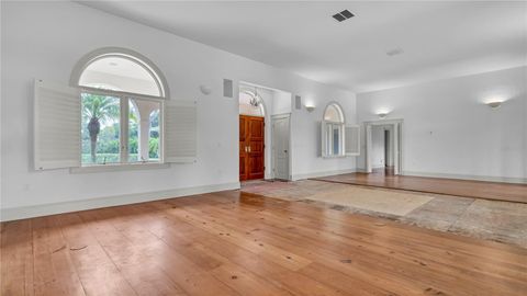 A home in LAKE WALES