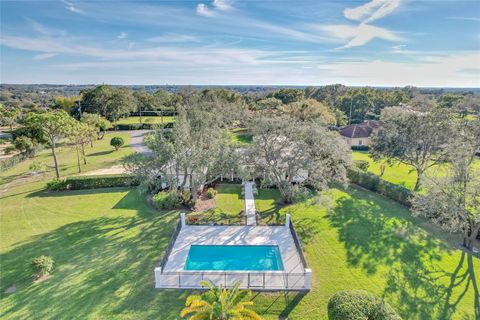 A home in LAKE WALES