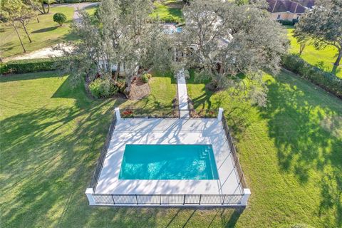 A home in LAKE WALES